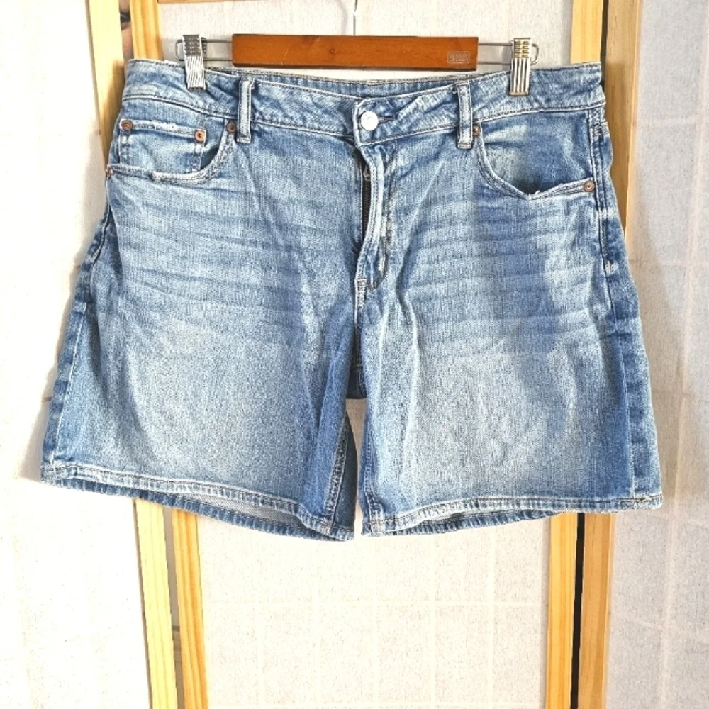 American Eagle Relaxed Fit Shorts